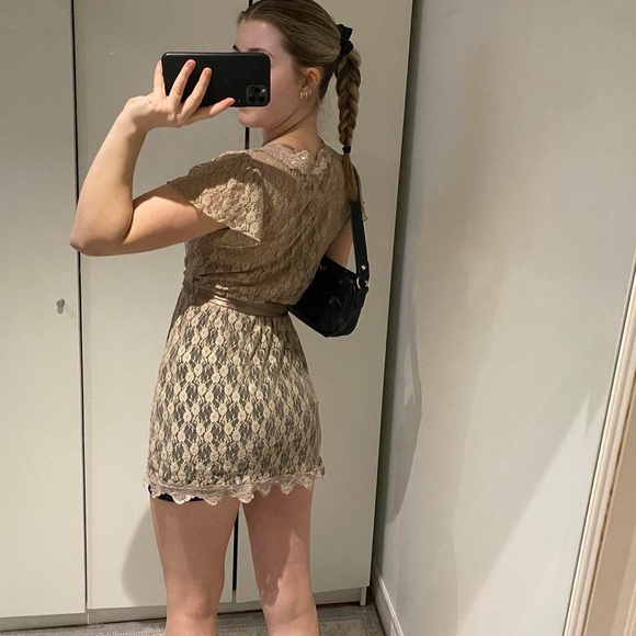 Beautiful vanity lace top 🤎🐻 - Picture 4 of 6